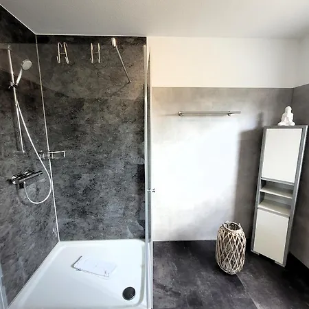 21110 Apartment *